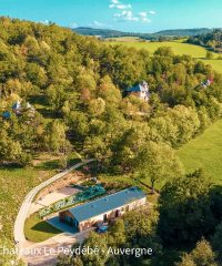 Cabanes Châteaux dans les Arbres et Spa privatif – Le Peydébé Auvergne