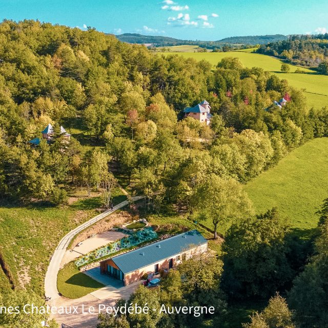 Cabanes Châteaux dans les Arbres et Spa privatif – Le Peydébé Auvergne